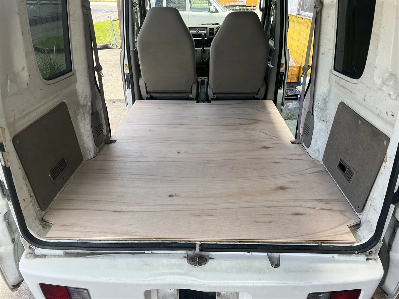 新たな可能性を広げる<br />軽バン荷台加工のプロがあなたの要望を叶えます